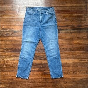 Old Navy High-Rise Wow Straight Jeans in Denim Blue